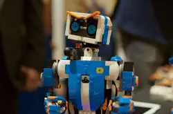 乐高在CES上推出可编程玩具Lego Boost