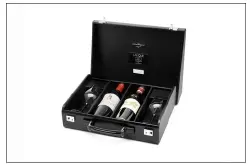 菲拉格慕与莱俪联手推出一款独家特别产品——限量版酒具箱