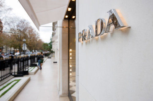 Prada（普拉达）股价逆势，prada是什么牌子档次代言人是谁
