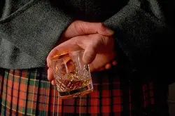 威士忌鉴赏法则与绝妙拍档，不同季节你知道怎么穿搭吗